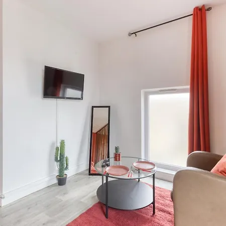 4 Terra Cotta Apartment *
